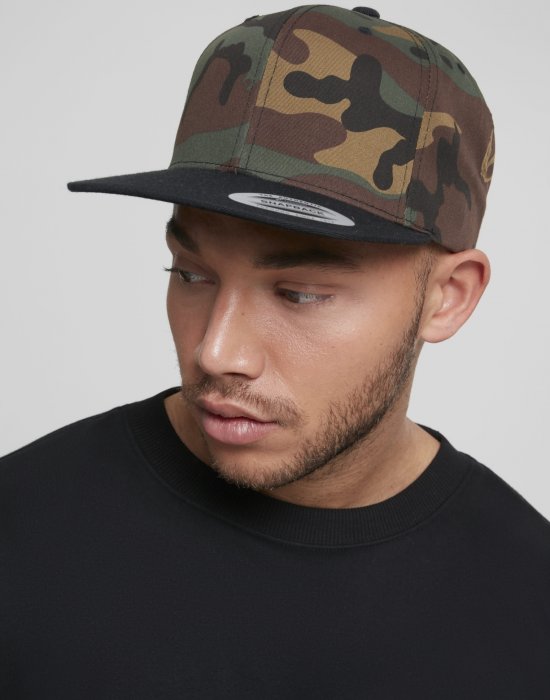 Шапка с козирка в зелен камуфлажен цвят Classic Snapback 2-Tone, Urban Classics, Шапки с козирка - Complex.bg