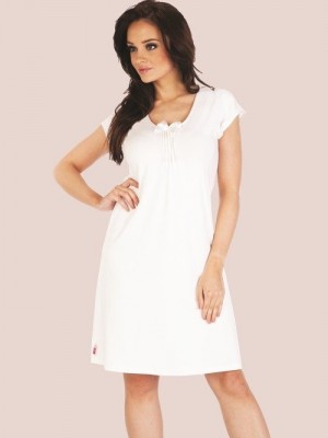 Къса нощница в цвят екрю VISA 870