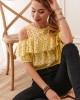 Къса дамска блуза с голи рамене в жълт цвят 21521, FASARDI, Блузи / Топове - Complex.bg