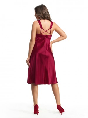 Сатенена нощница в цвят малина MONTANA K597