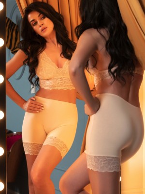 Къс дамски клин в бежов цвят BBL188