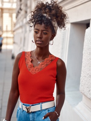 Дамски топ с дантела в оранжев цвят 02233 