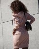 Дамска спортна рокля рокля с качулка в цвят капучино FI657 Дамска спортна рокля рокля с качулка в цвят капучино FI657