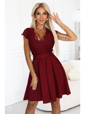 242-5 Елегантна къса рокля с колан в бордо