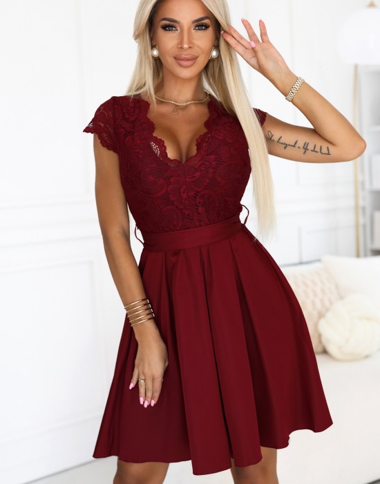 242-5 Елегантна къса рокля с колан в бордо