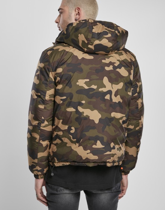 Двулицево мъжко яке в камуфлажен цвят от Urban Classics Reversible Hooded Puffer 