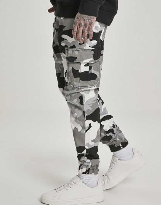 Мъжки панталон в сив камуфлаж Urban Classics snow camo