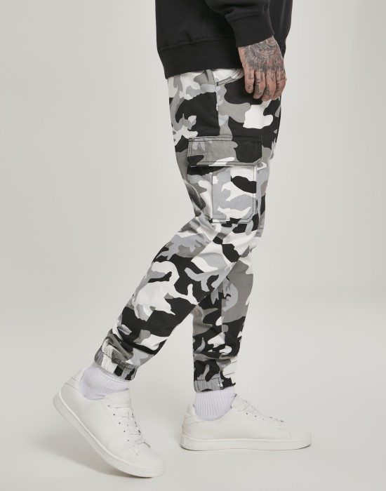 Мъжки панталон в сив камуфлаж Urban Classics snow camo
