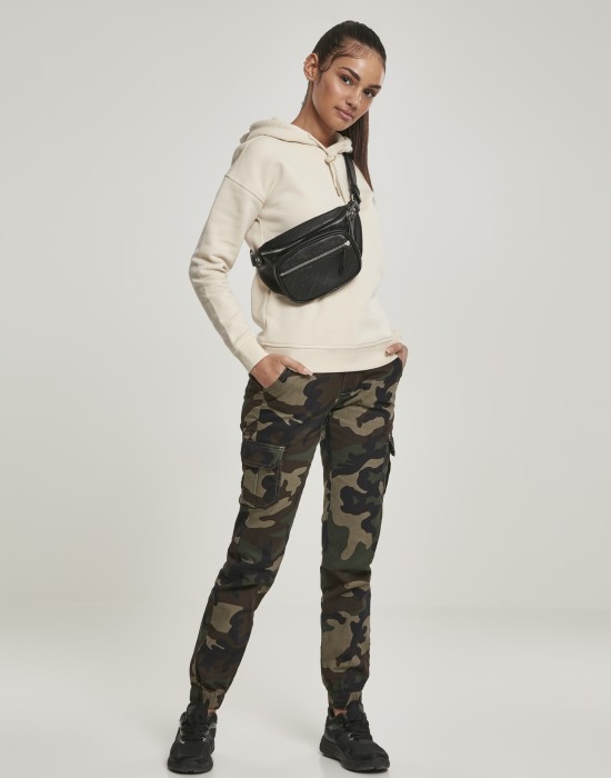 Дамски карго панталон в зелен камуфлажен цвят Urban Classics Ladies High Waist Camo Cargo Pants