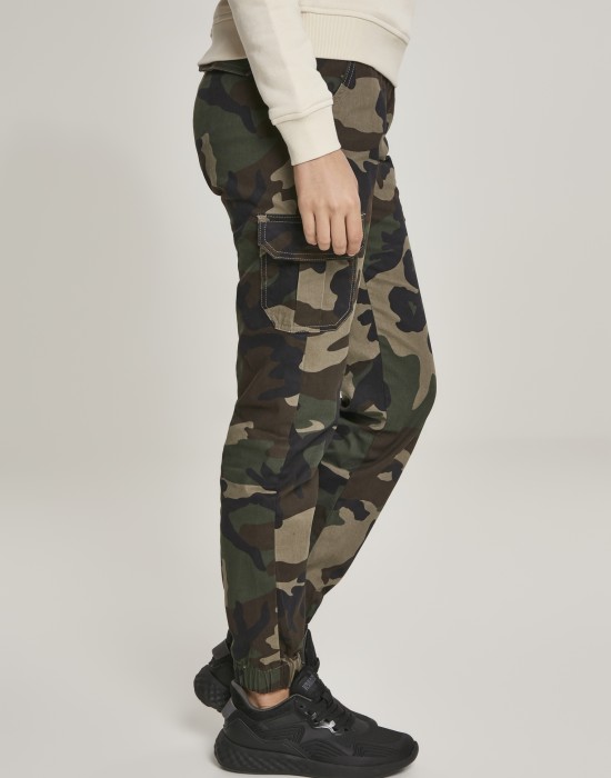 Дамски карго панталон в зелен камуфлажен цвят Urban Classics Ladies High Waist Camo Cargo Pants