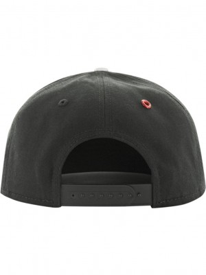 Шапка с козирка в сив и черен цвят Letter Snapback L 