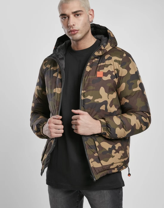 Двулицево мъжко яке в камуфлажен цвят от Urban Classics Reversible Hooded Puffer, Urban Classics, Якета - Complex.bg