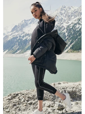 Дамско яке в черно Urban Classics Ladies Oversized Hooded Puffer