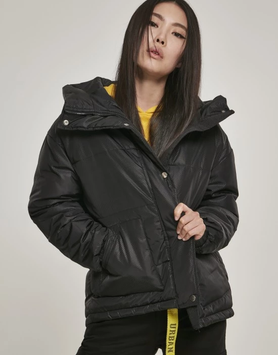 Дамско яке в черно Urban Classics Ladies Oversized Hooded Puffer, Urban Classics, Якета - Complex.bg