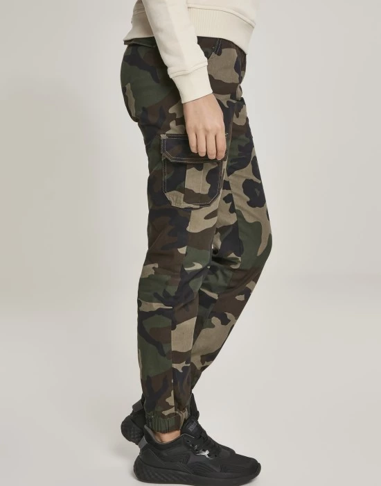 Дамски карго панталон в зелен камуфлажен цвят Urban Classics Ladies High Waist Camo Cargo Pants, Urban Classics, Панталони - Complex.bg